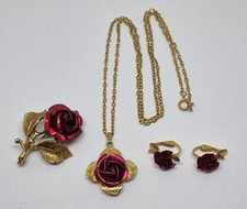 Vintage Gold Tone Metal 🌹