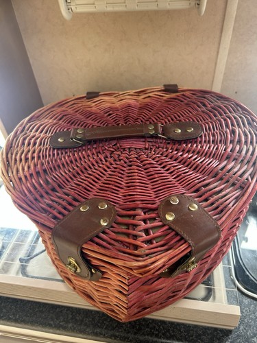 Heart picnic basket - heart,