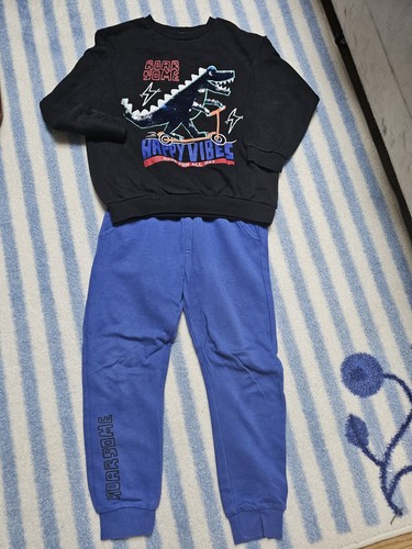 Boys tracksuits years from - 6-7,