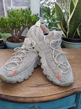 Size 9 - Used Nike Space