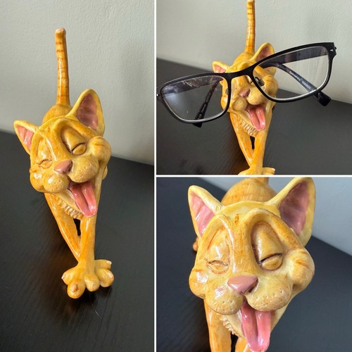 Little paws tigger cat - paws,