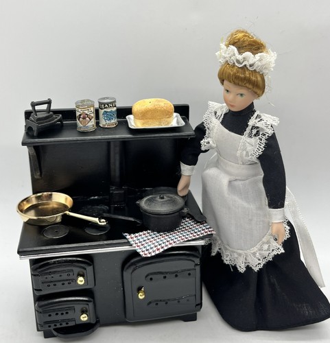 Dolls house victorian - dolls,