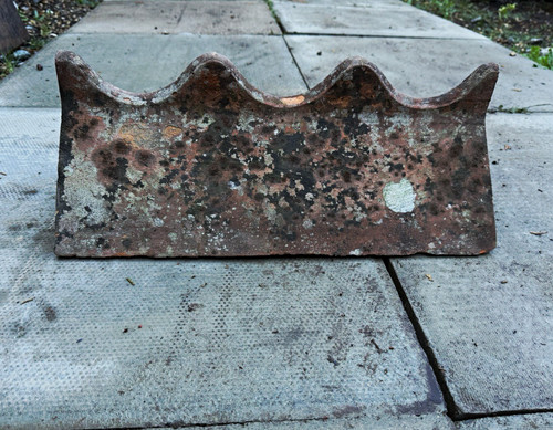 Victorian crested ridge tile - crested,