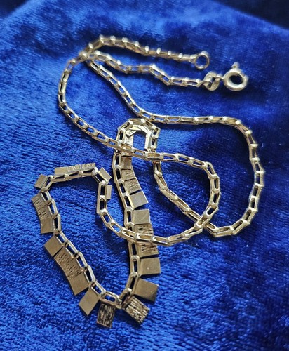 9ct gold cleopatra - 9ct,