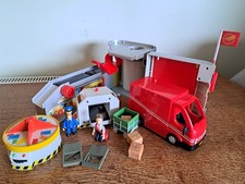 Postman Pat Greendale SDS Sorting Office plus Push Along Delivery Lorry 2008