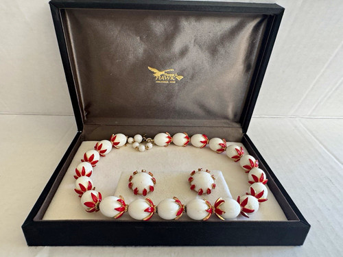 Trifari signed white red gold - signed,