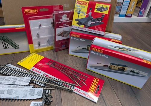 Hornby railway track - railway, station