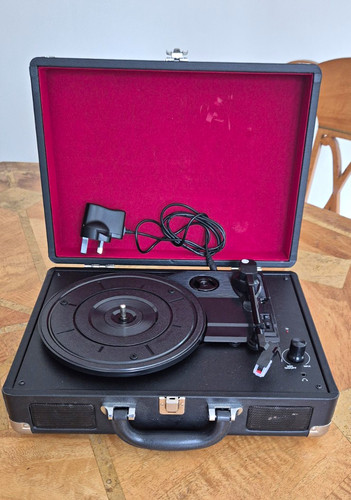 Portable suitcase turntable - portable,
