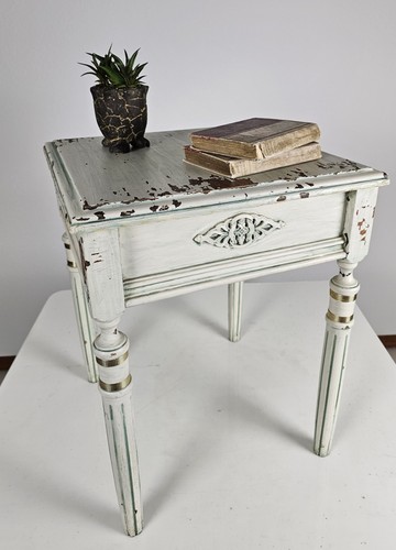 Vintage shabby chic side table - shabby,
