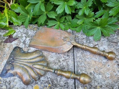 Vintage brass decorative - x2,