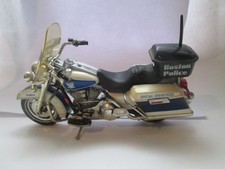 HARLEY DAVIDSON BOSTON POLICE  1-18 SCALE  MAISTO MOTORCYCLE MODEL
