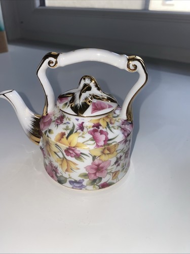 Regal porcelain miniature - regal,
