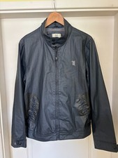 Henri Lloyd waxed look
