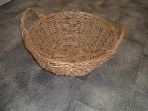 Large round wicker basket - round, with