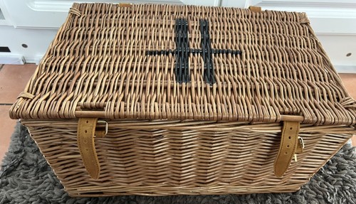 Harrods small medium wicker - or,