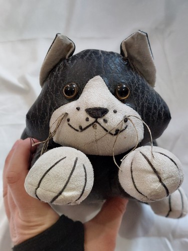 Dora designs feline cat - dora,