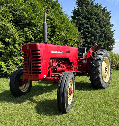 International b250 tractor - international,