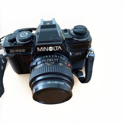 Minolta 700 35mm slr - x-700,