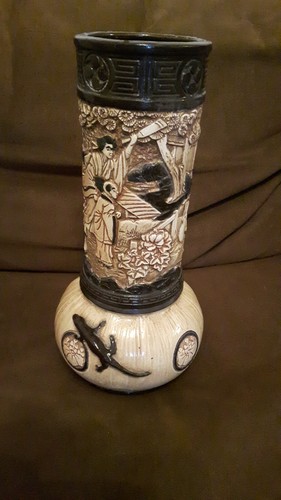 Bretby art oriental vase 1924 - art,