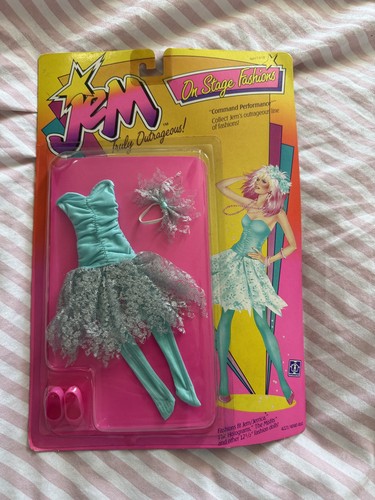 Jem the holograms on - on, stage