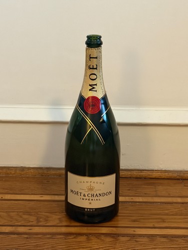Empty moët chandon - empty,