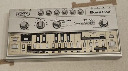 Cyclone analogic bass bot - cyclone,