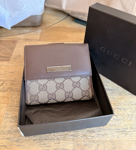 Compact authentic gucci wallet - gucci,