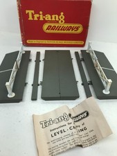 TRIANG OO GAUGE R.70 TWIN TRACK SERIES 3 TRACK LEVEL CROSSING SET + BOXED