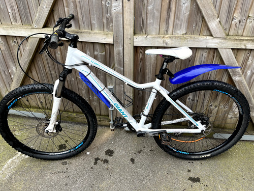 Moutain bike giant tempt - -,