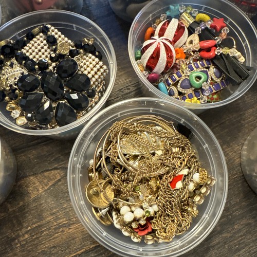 Jewelry jar mystery - 1,