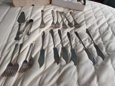VINTAGE EPNS 6  FiSH KNIVES 6 FORKS , 1 Cake Slice 1 Sugar Tongs 4 Cake  Forks