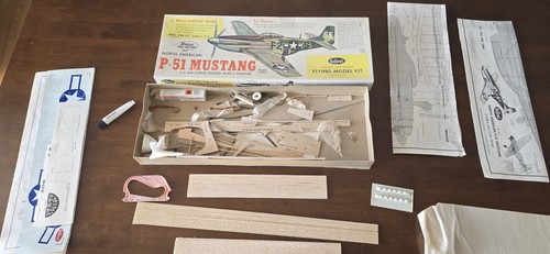 Vintage guillow 51 mustang - guillow's, p-51