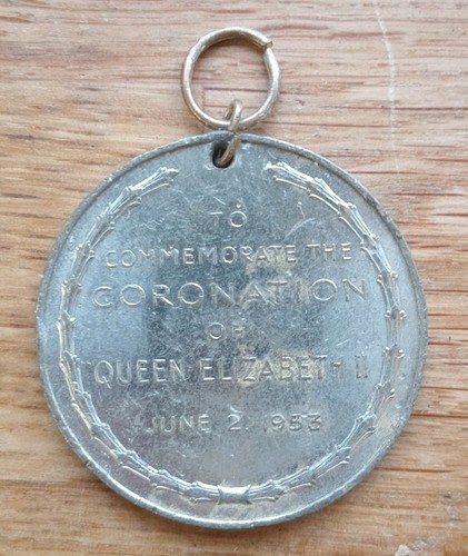 Nice vintage 1953 queen - nice,