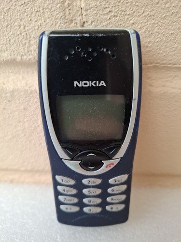 Faulty vintage nokia 8210 - faulty,