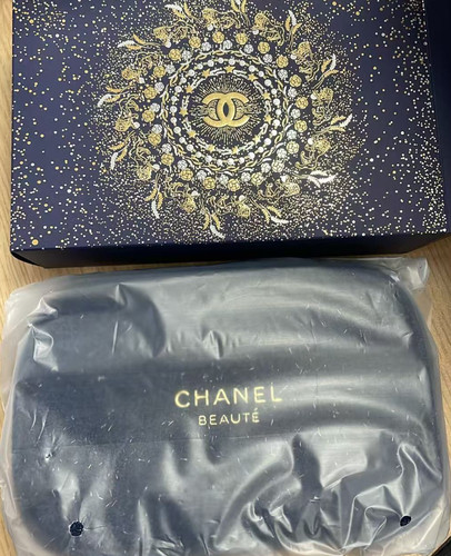Chanel makeup bag vip gift - makeup,