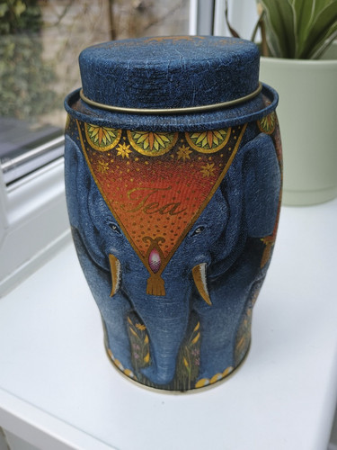Williamson elephant embossed - elephant,