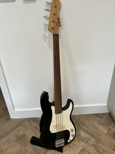 Bass guitar 4 string - -, 4-string