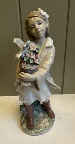 Lladro model 6762 girl - model,