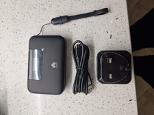 HUAWEI E5770 4G LTE Mobile Wi-Fi Pro Hotspot with 5200 mAh powerbank charger