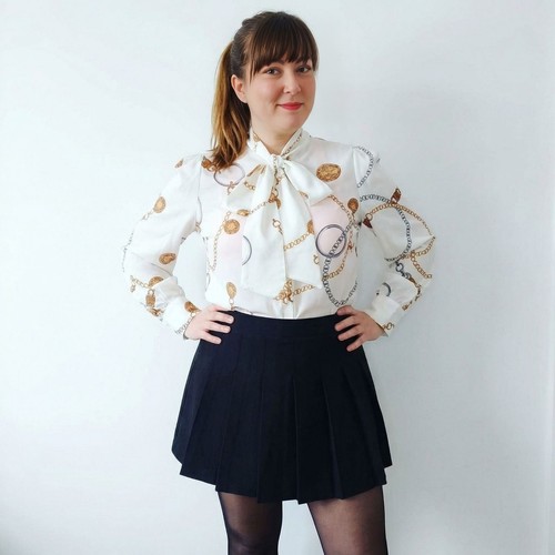 Cream chain link regal