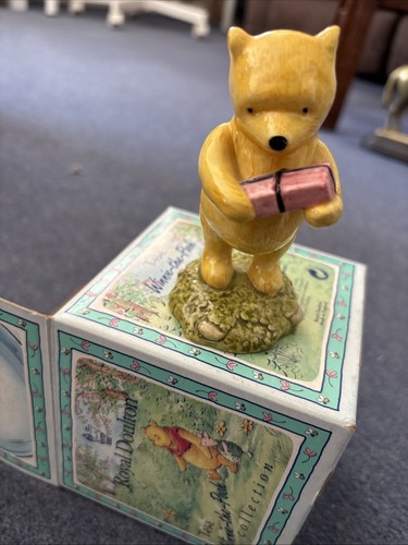 Winnie the pooh royal doulton - winnie,