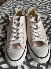 Converse low Rise women’s size 6 Light Pink