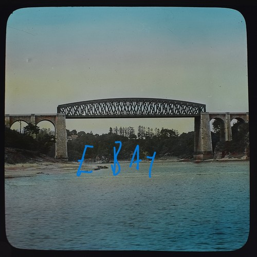 Photo bridge over the river - photo,