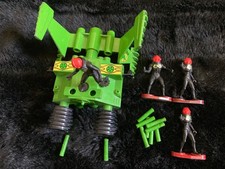 Britains Space Alien Space Cannon figures, ammunition and extra kit build bits