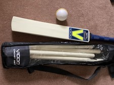 SlazengerV1000 Junior Cricket