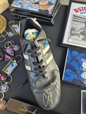 Steve Bull Signed 90s Gola