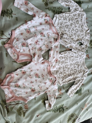 Twin baby girls - 0-3,
