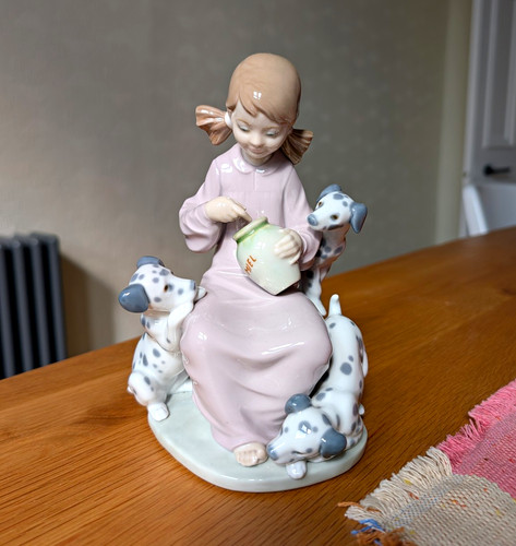 Llardo girl with dalmatian - -,