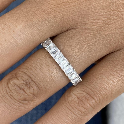 7ct emerald band - 2.7ct,