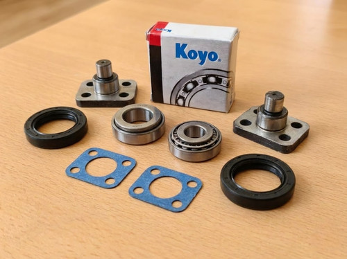 Koyo front axle kingpin - front,